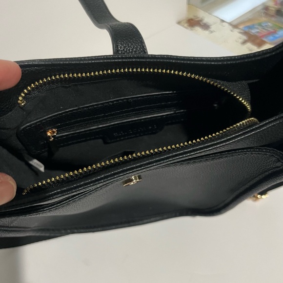 Ah-dorned crossbag black
Crossbody bag purse
Like new - Picture 8 of 10